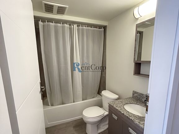 3rd image of 257-517 Hemlock St #1