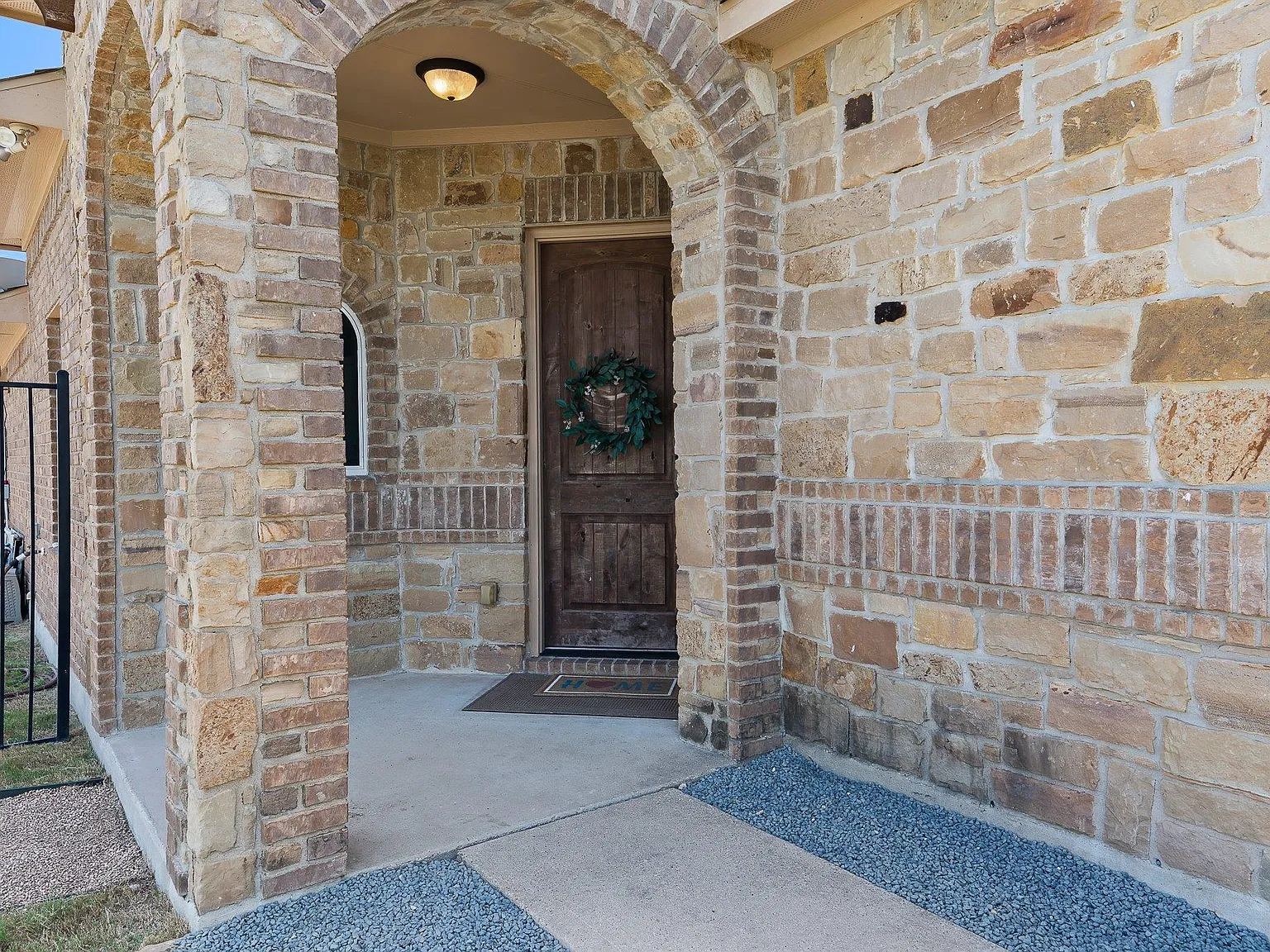 3 bed, 2.0 bath, 1944 sqft, $3,100 — Photo 3