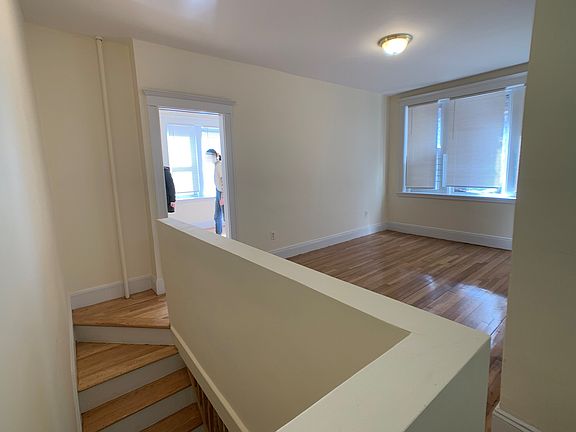 4th image of 35 Orkney Rd APT 1