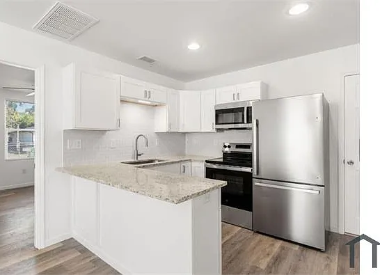 3723 Temple St — Photo 3