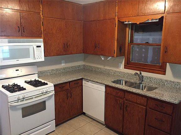 5th image of 1207 SW 61st St