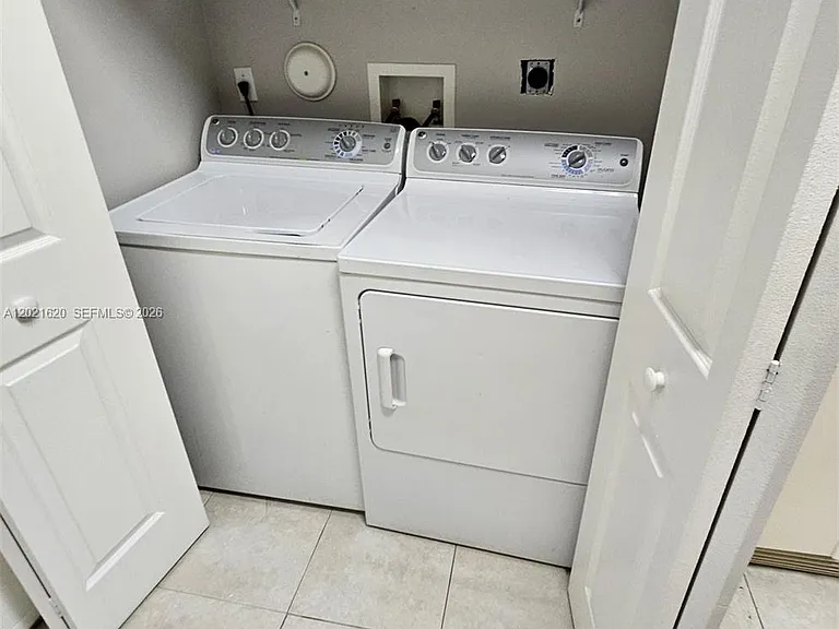 1275 SW 48th Ter #1275 — Photo 13