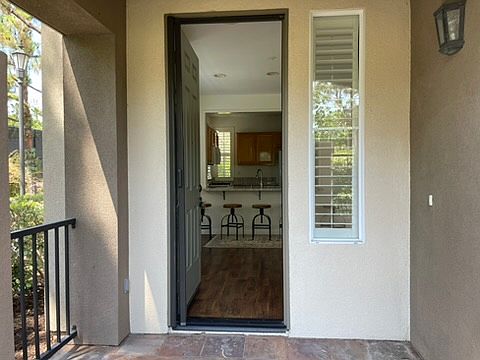Entryway with retractable screen door.