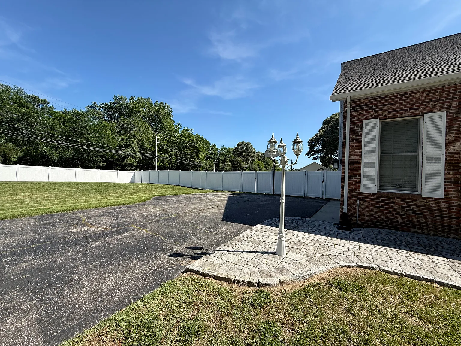 5 bed, 3600 sqft, $4,700 — Photo 2