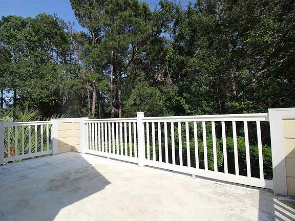 5th image of 17 Sweetwater Ct