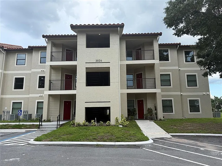 3024 Parkway Blvd #306 — Photo 1