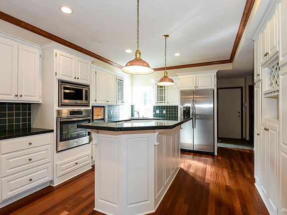 7801 96th St W Bloomington MN-large-003-39-7801 96th St-1498x1000-72dpi