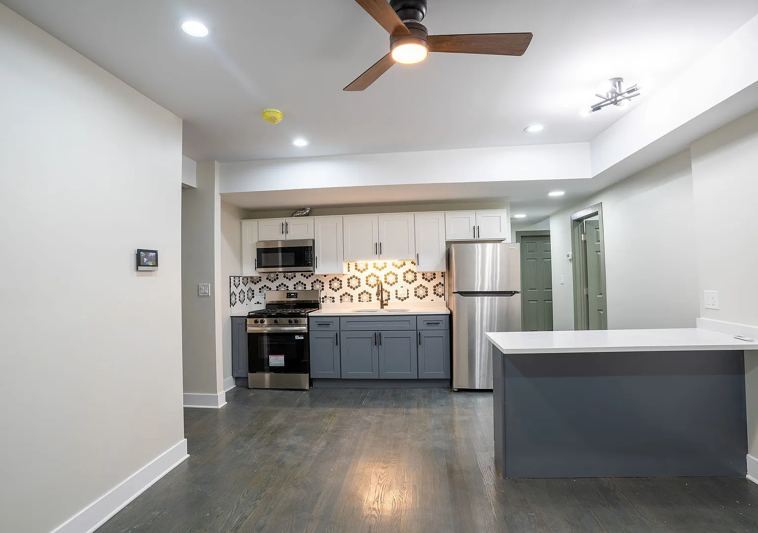 2 bed, 1150 sqft, $2,200 — Photo 3