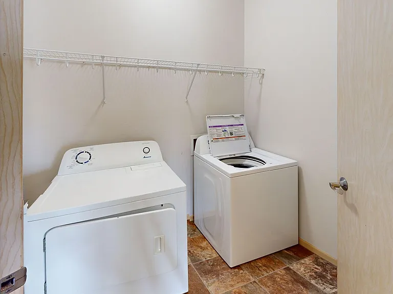 Cascades Apartments — Photo 15