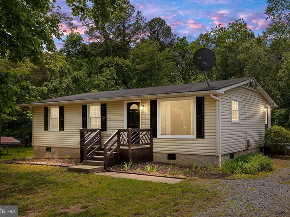 7366 Twin Cedars Dr, Woodford, VA 22580