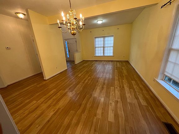 4th image of 2109 Pemberton Rd