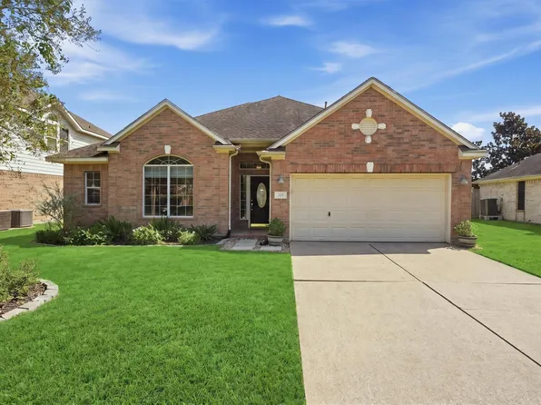 222 Meadowhill Ln, Dickinson, TX 77539