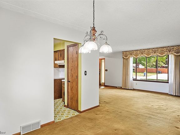 5th image of 3608 Edgewood Dr