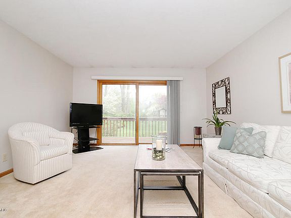 2nd image of 224 Bona Vista Dr NW #92