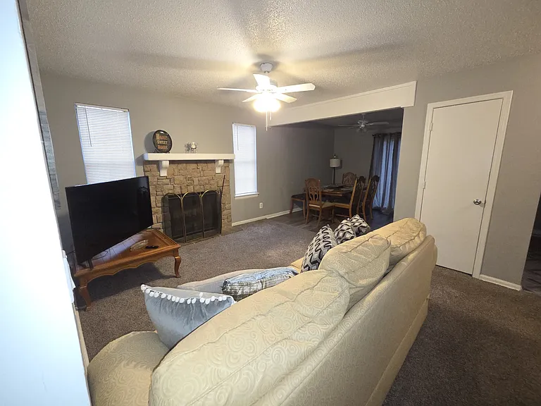 2813 Eaton St — Photo 6