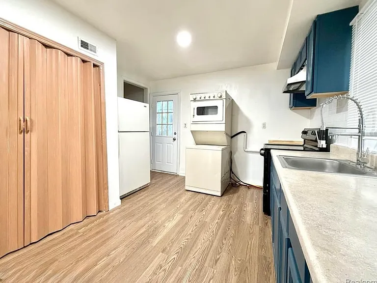6847 Continental Ave — Photo 8