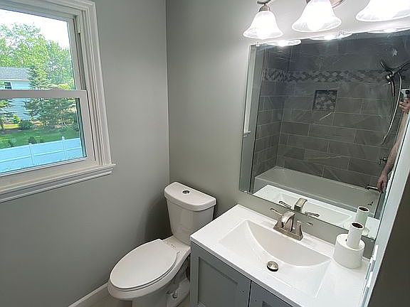4th image of 203 Sherburn Dr