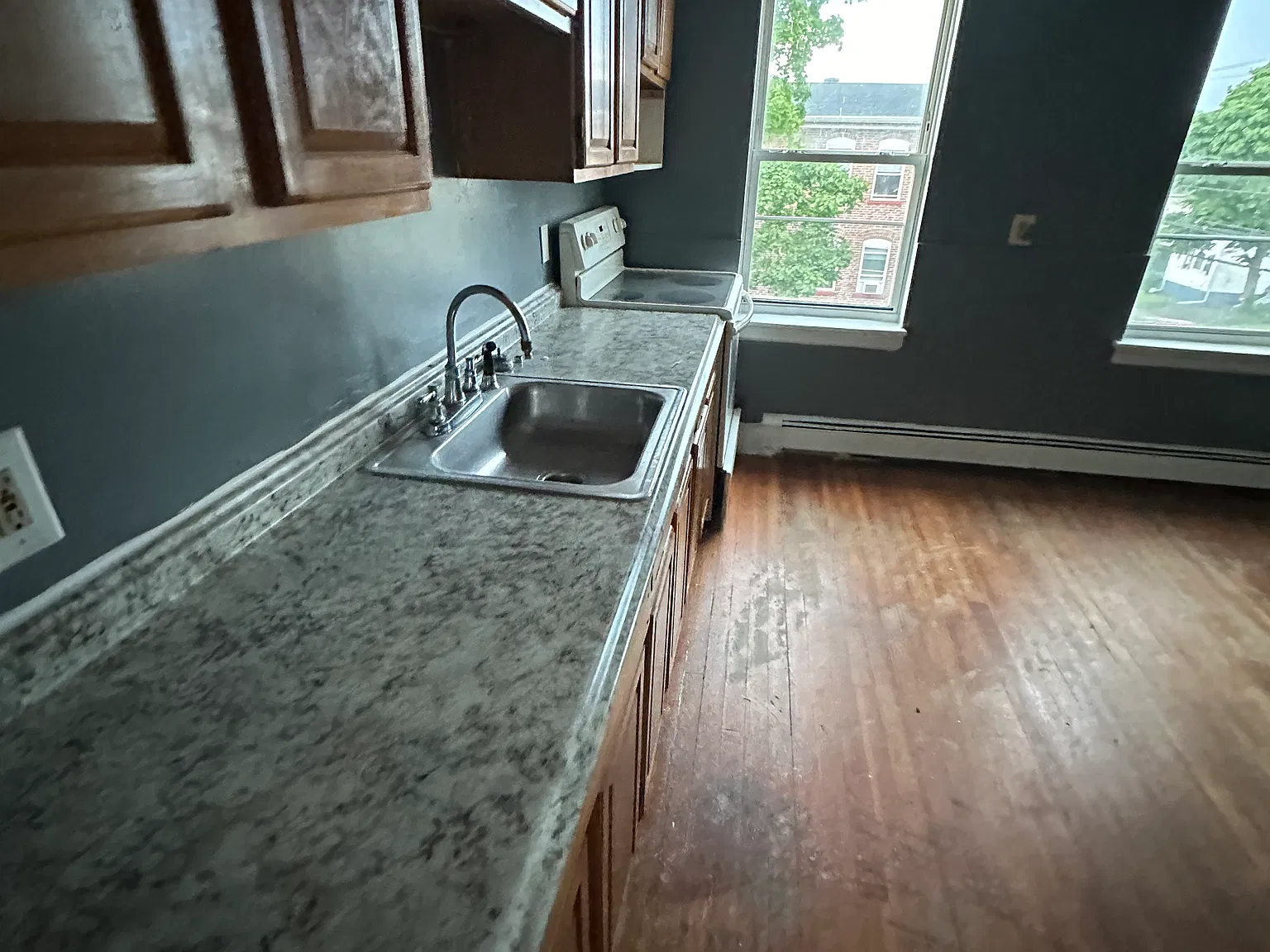 126 Oak St — Photo 3