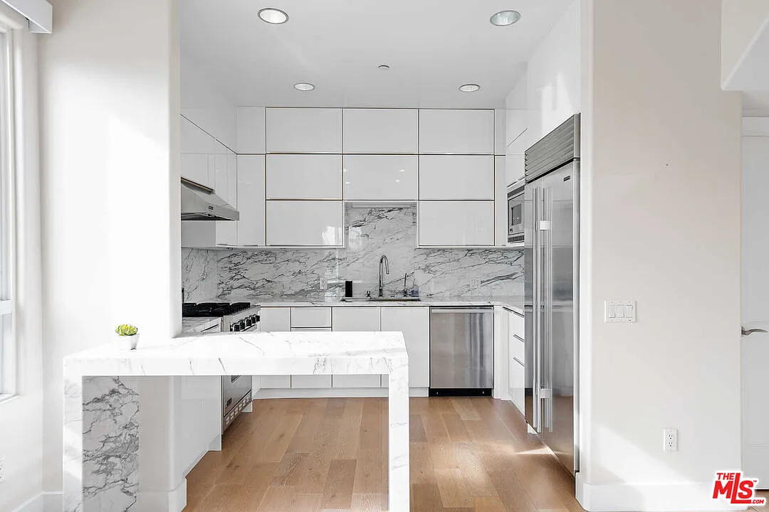 3 bed, 3.5 bath, 1687 sqft, $7,450 — Photo 1
