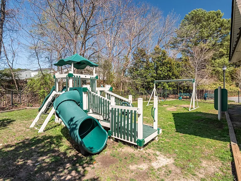2084 Tanners Mill Dr — Photo 31