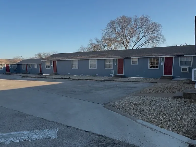 710 E Avenue G #7 — Photo 14