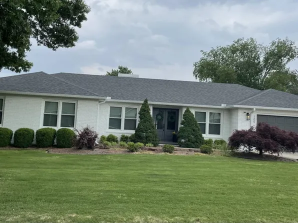 105 Hickory Dr, Muscle Shoals, AL 35661