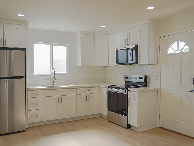 1403 W Elder Ave #A — Photo 7