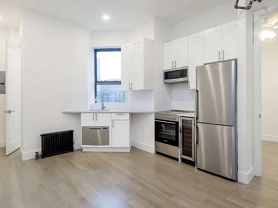 277 W 11th St #6FF