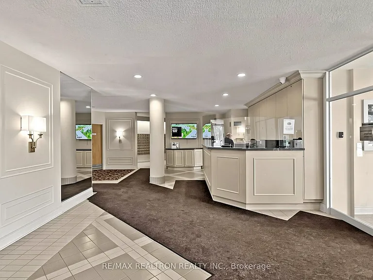326 Major Mackenzie Dr E #307 — Photo 5