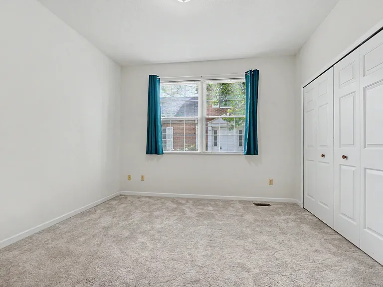 1379 E Main St — Photo 9
