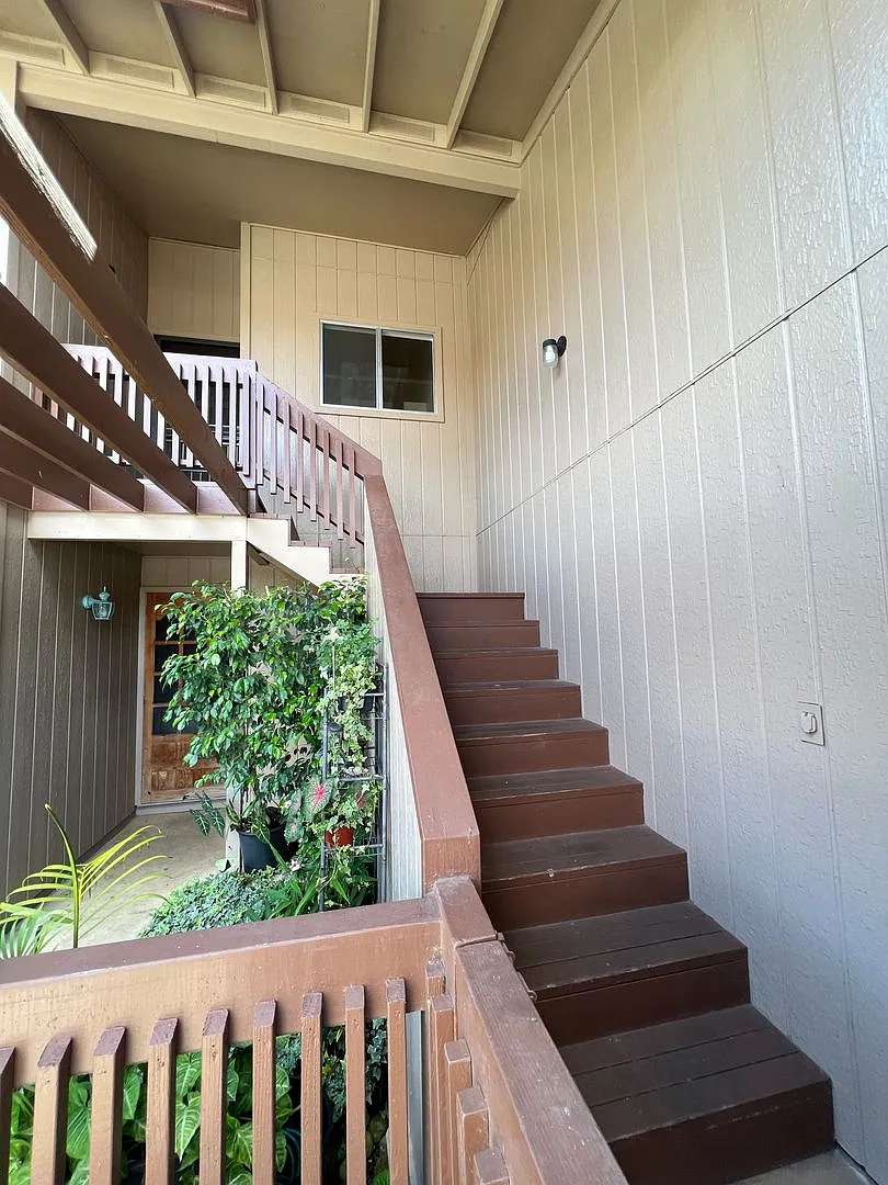 210KUH — Photo 3