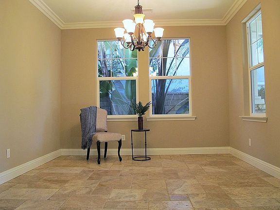 5th image of 560 Commons Park Dr