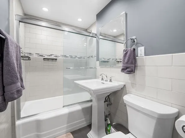 305 East 40th Street image 14 of 19