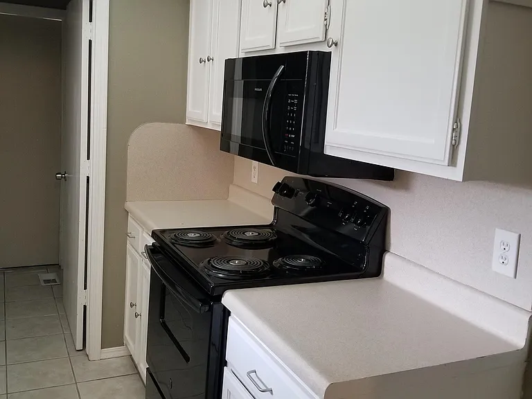 8101 NW 120th St — Photo 9
