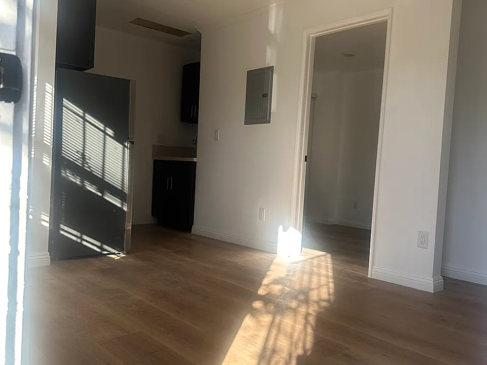 411 S Grande Vista Ave #1/2