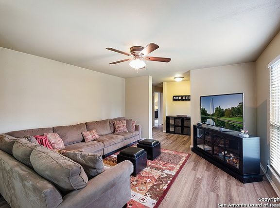 5th image of 19903 Encino Grv