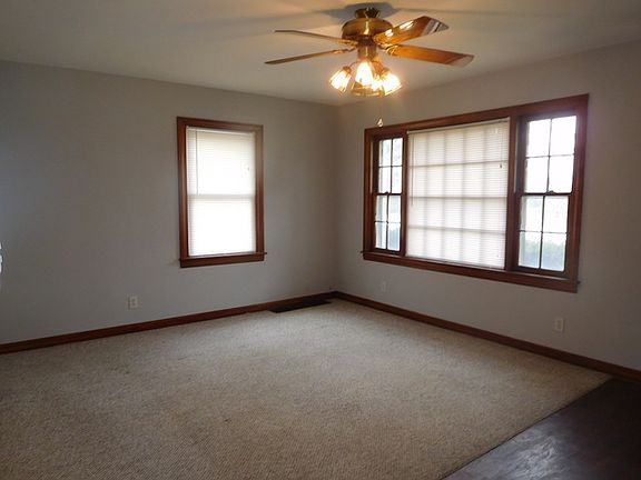 5th image of 302 Lakelawn Blvd