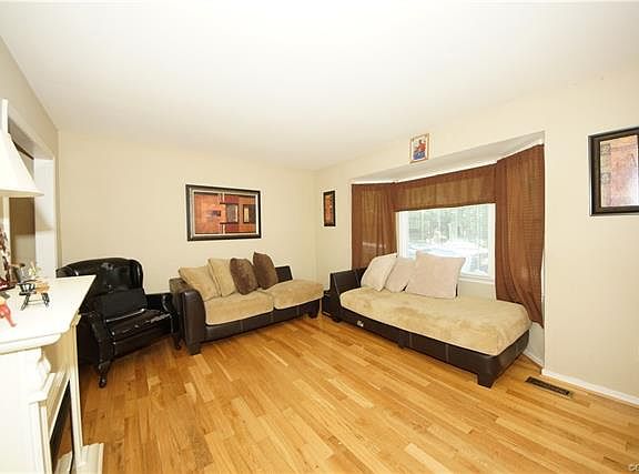 3rd image of 4613 Mason Dale Way