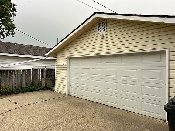 3rd image of 704 Bankview Dr