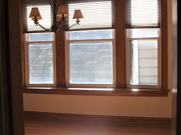 2nd image of 821 Marengo Ave APT 2