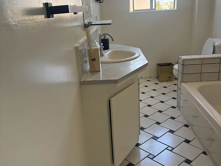 434 N Lake St #5 — Photo 4