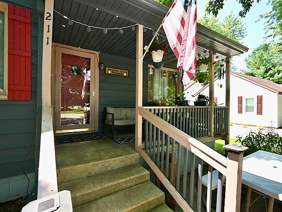 2nd image of 211 W Main St