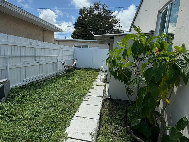 1830 Garfield St — Photo 14