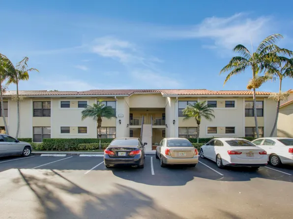 1524 Lake Crystal Dr, West Palm Beach, FL