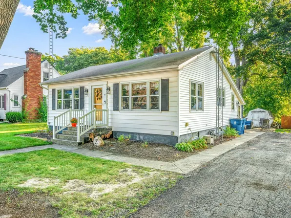 605 S East St, Earlville, IL 60518