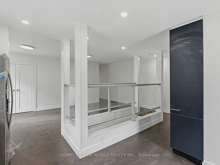 1842 Dundas St E — Photo 11
