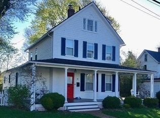 39 Irwin Pl #1A, Huntington, NY 11743