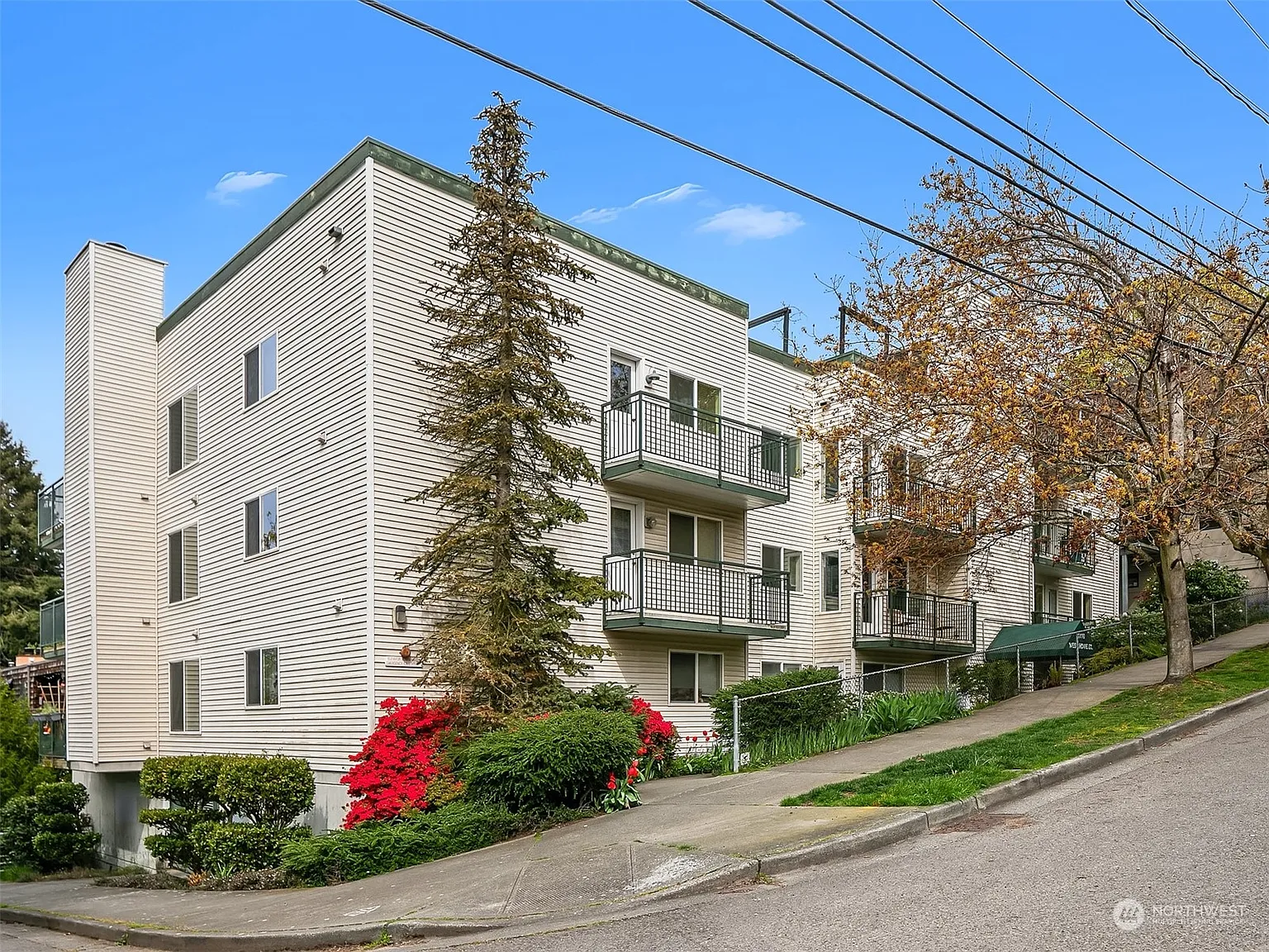 1110 W Howe Street #202 photo 1