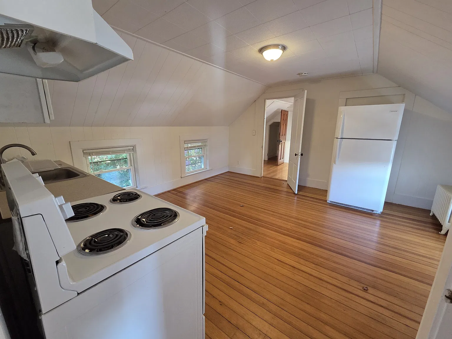 152 Russell Street - 2 — Photo 3