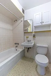 Rented by New York Casas Ltd.